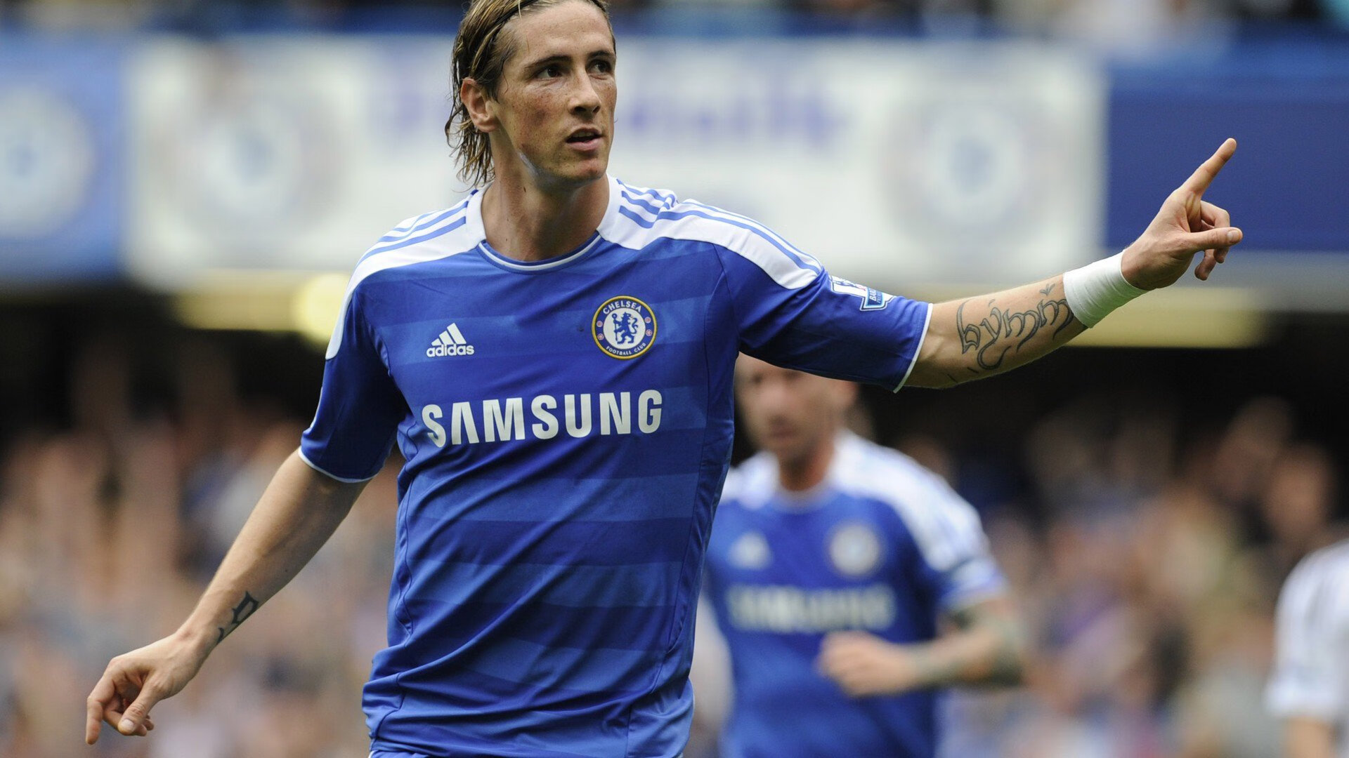 开云官方-切尔西换帅后首次获胜，战术调整见成效，切尔西中途换帅夺欧冠